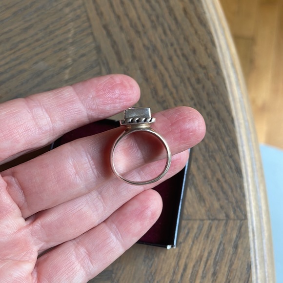 Sterling Silver Ring with clear faceted stone - Picture 2 of 3